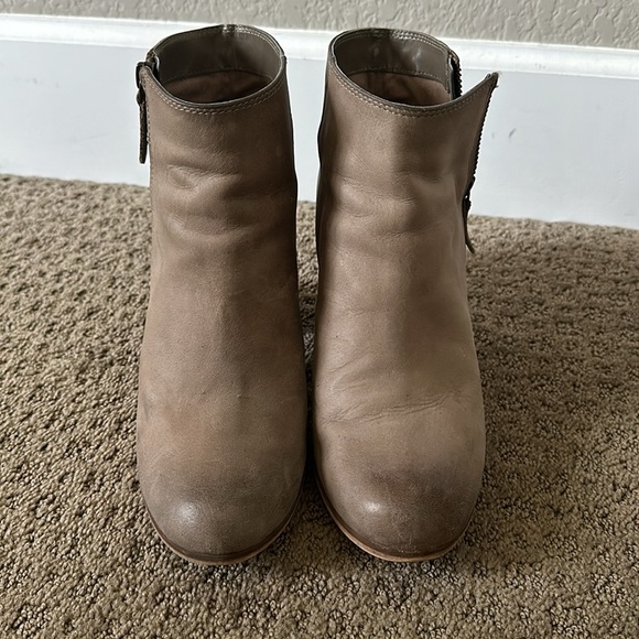 BP Lance Leather Block Heel Bootie - Picture 7 of 7